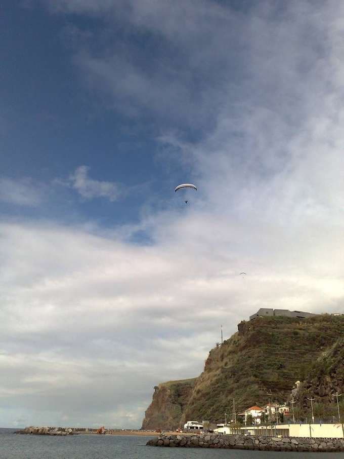 Tandem-Paragliding über die Westküste